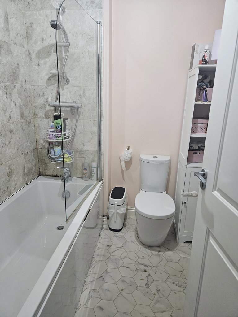 Photo 4 of Wakefield property