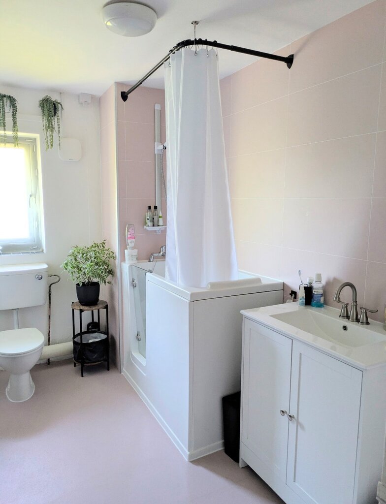 Photo 3 of Croydon property