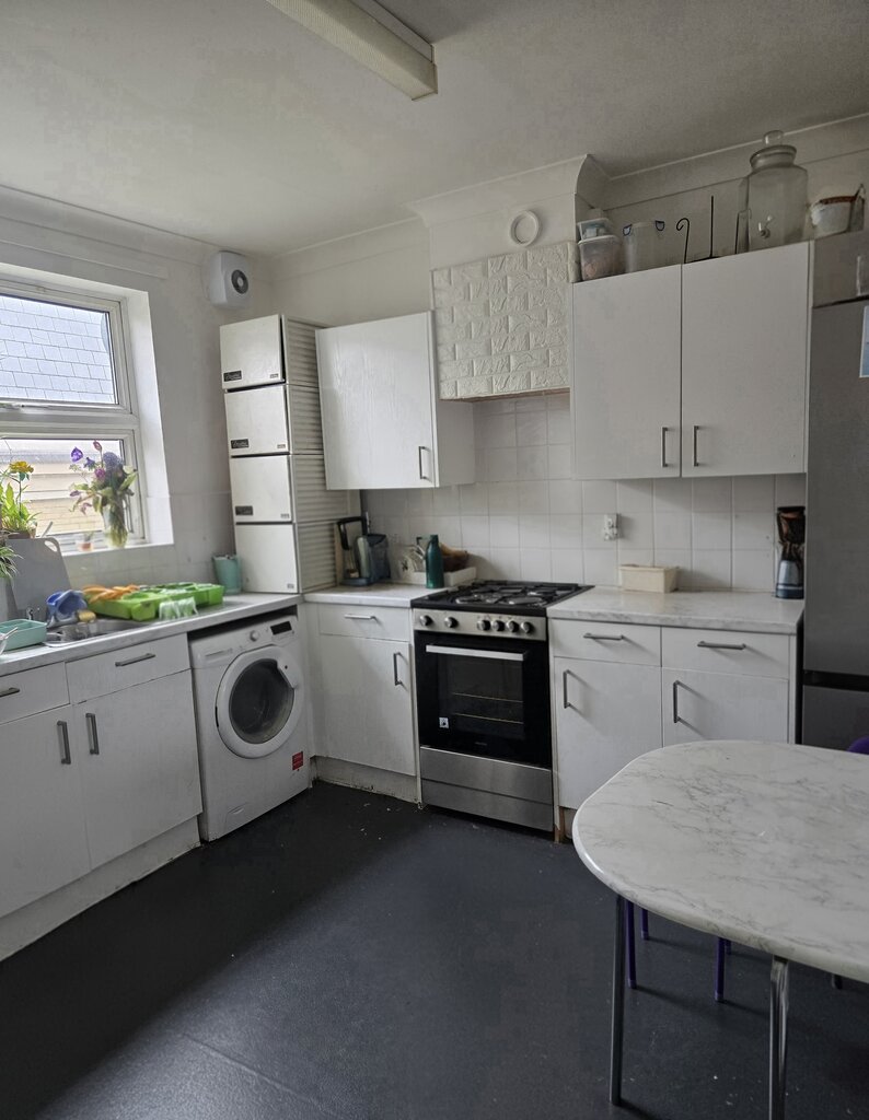 Photo 4 of London property