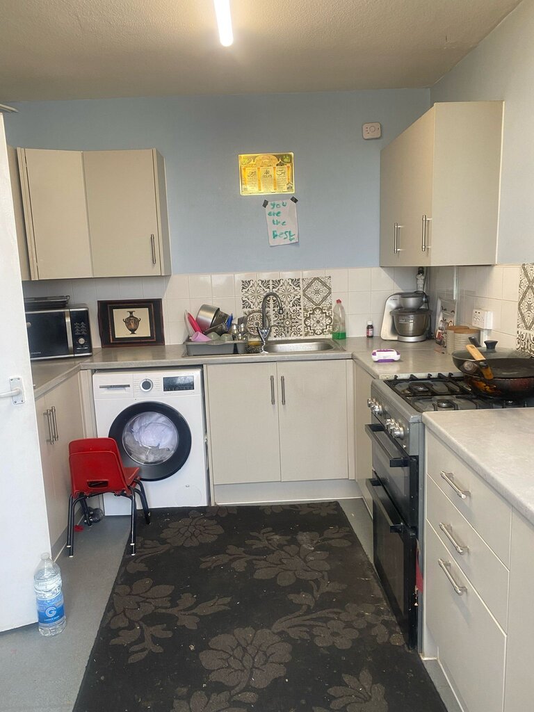 Photo 2 of London property