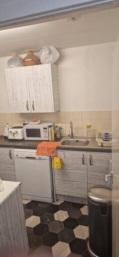 2 bed 10 or higher apartment/flat