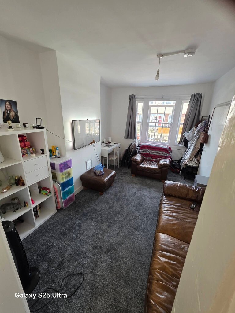 Photo 5 of London property
