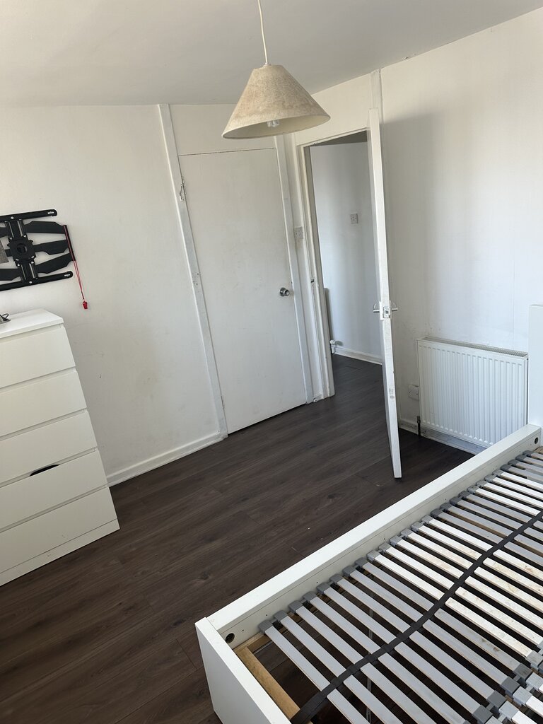 Photo 3 of Edinburgh property