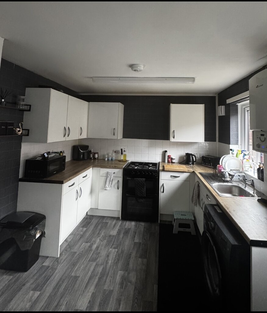 Photo 2 of Manchester property
