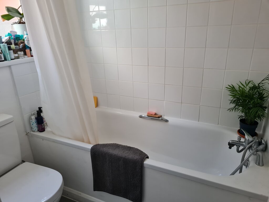Photo 5 of London property