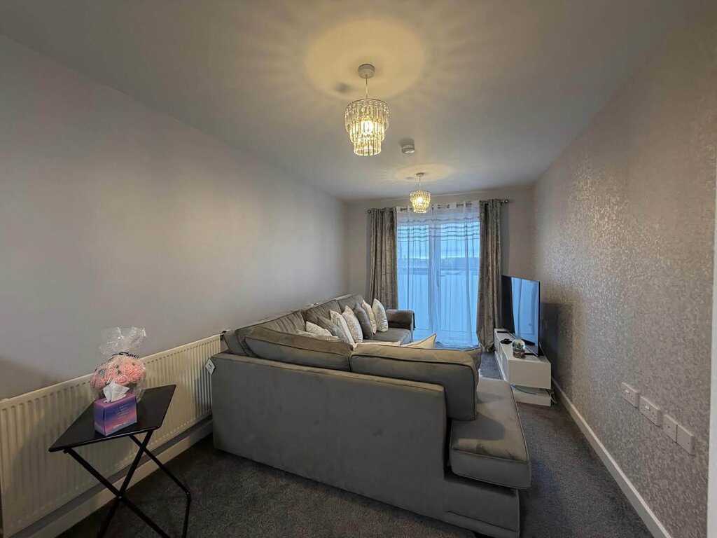 Photo 3 of Southampton property