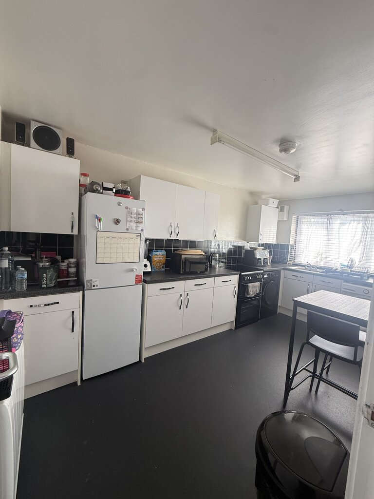 Photo 4 of Basildon property