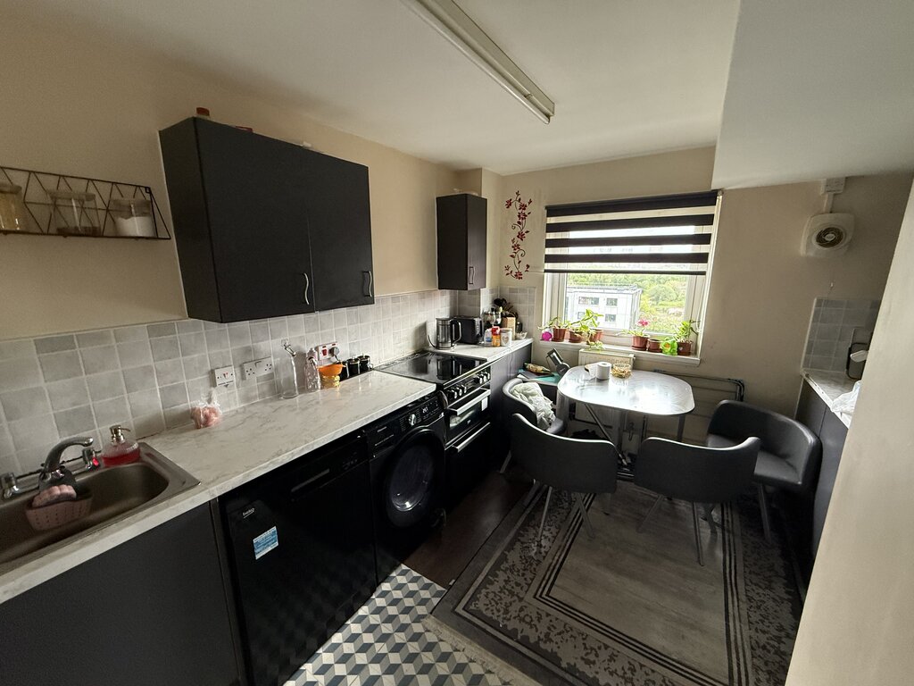 Photo 5 of Salford property