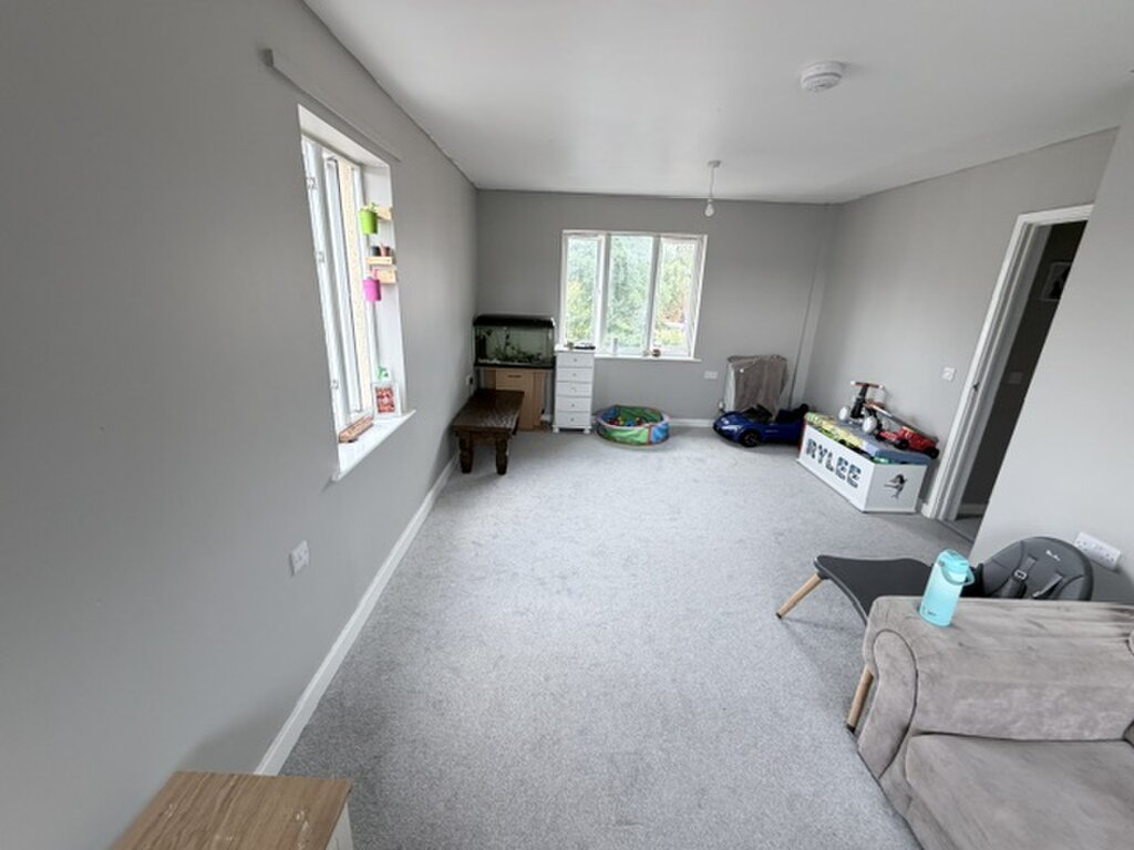 Photo 3 of Farnborough property