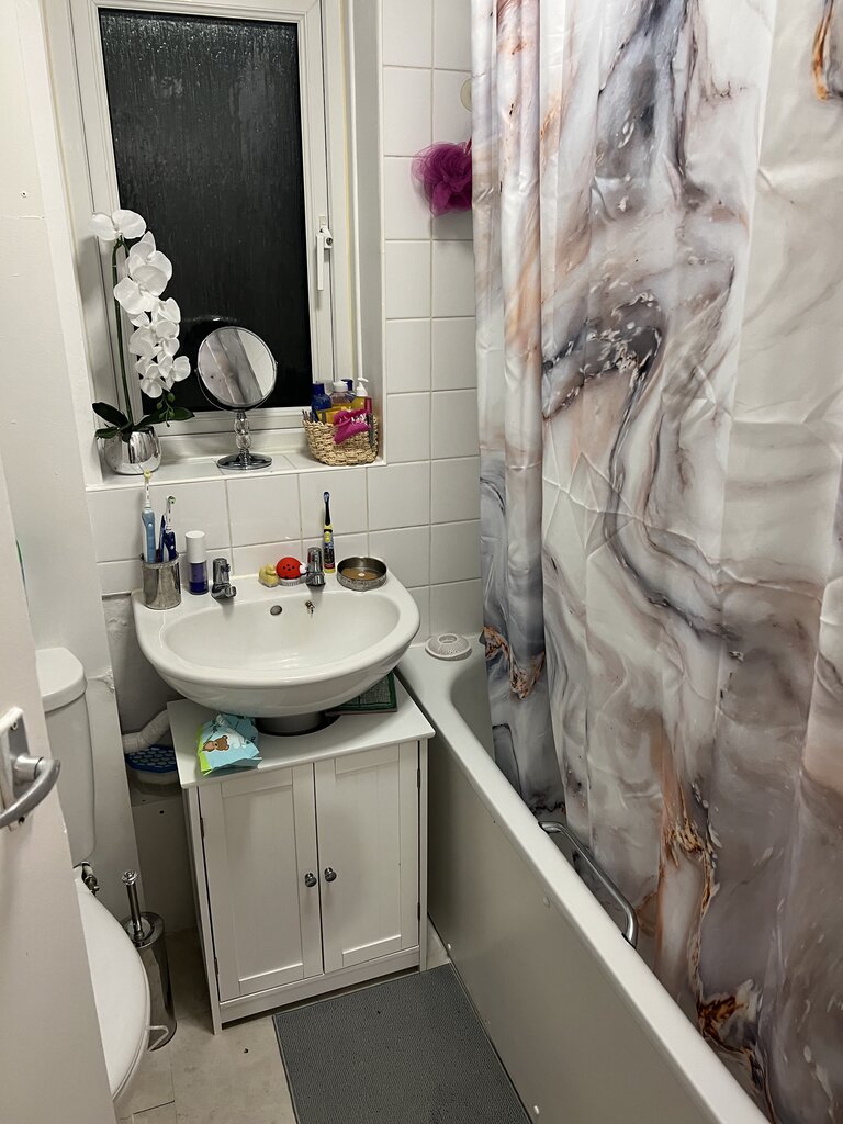 Photo 5 of Watford property