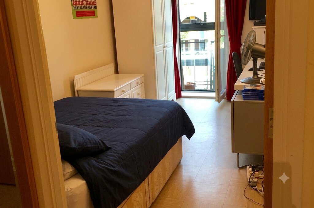Photo 3 of Kennington property