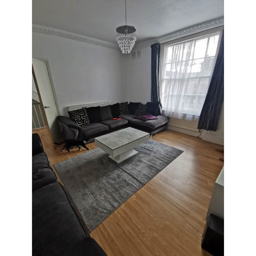 Photo 2 of London property