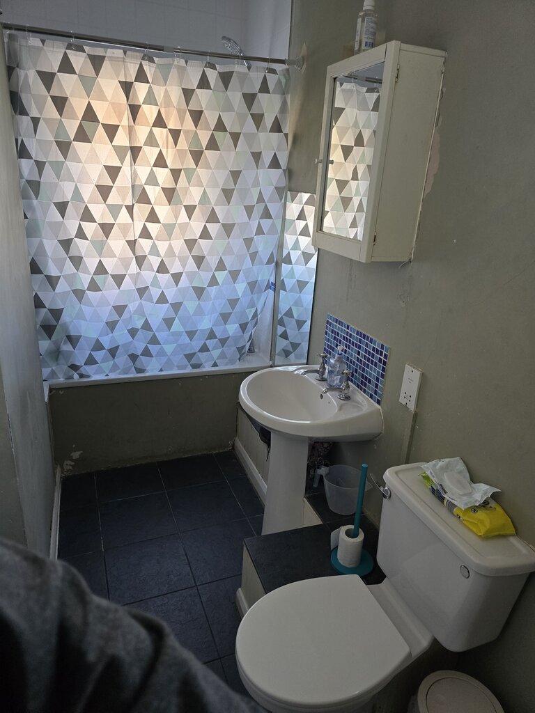 Photo 3 of London property