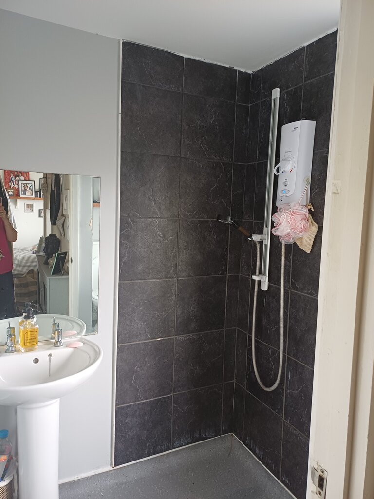 Photo 3 of Basildon property