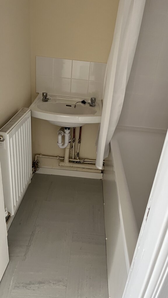Photo 4 of Roehampton property