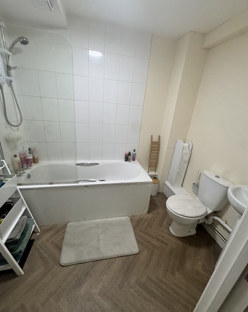 Photo 3 of Manchester property