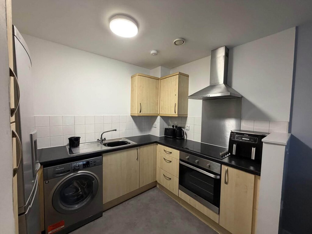 Photo 5 of Southampton property