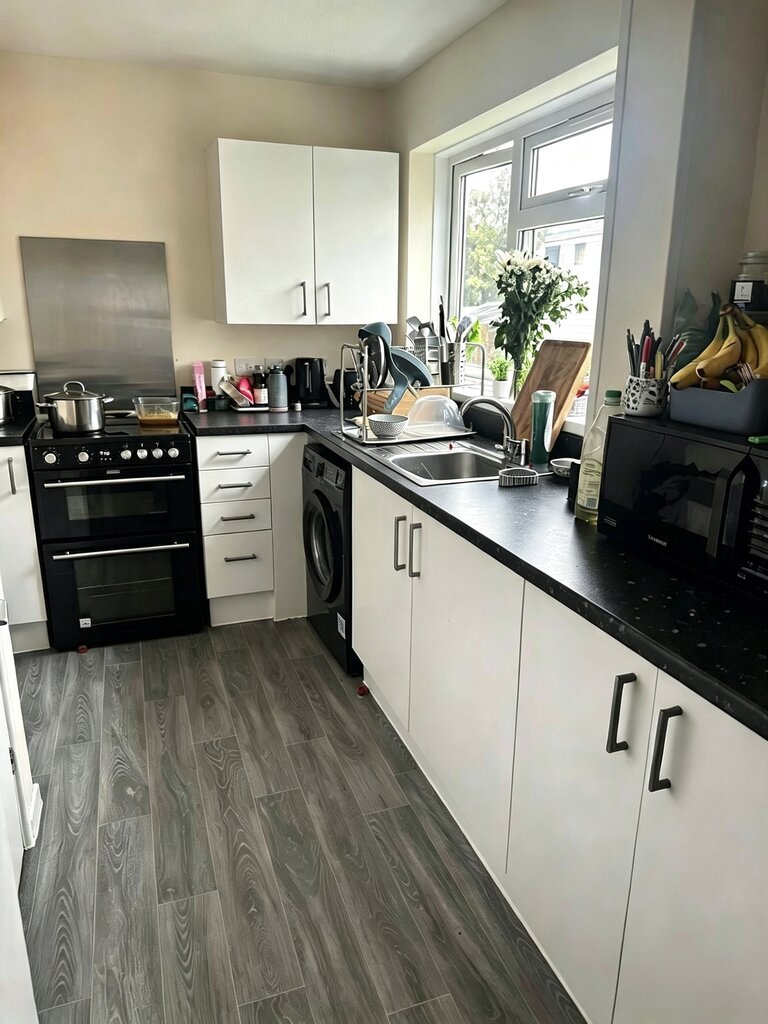 Photo 4 of Southam property