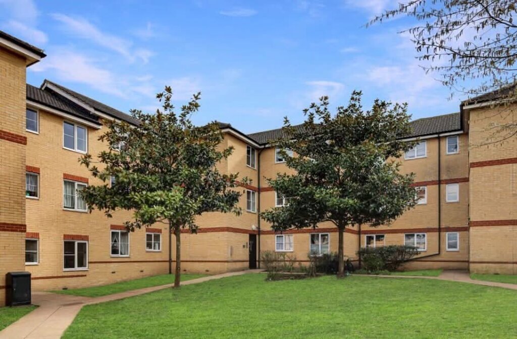 Photo 2 of Basildon property