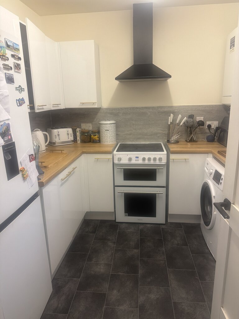 Photo 3 of Carshalton property