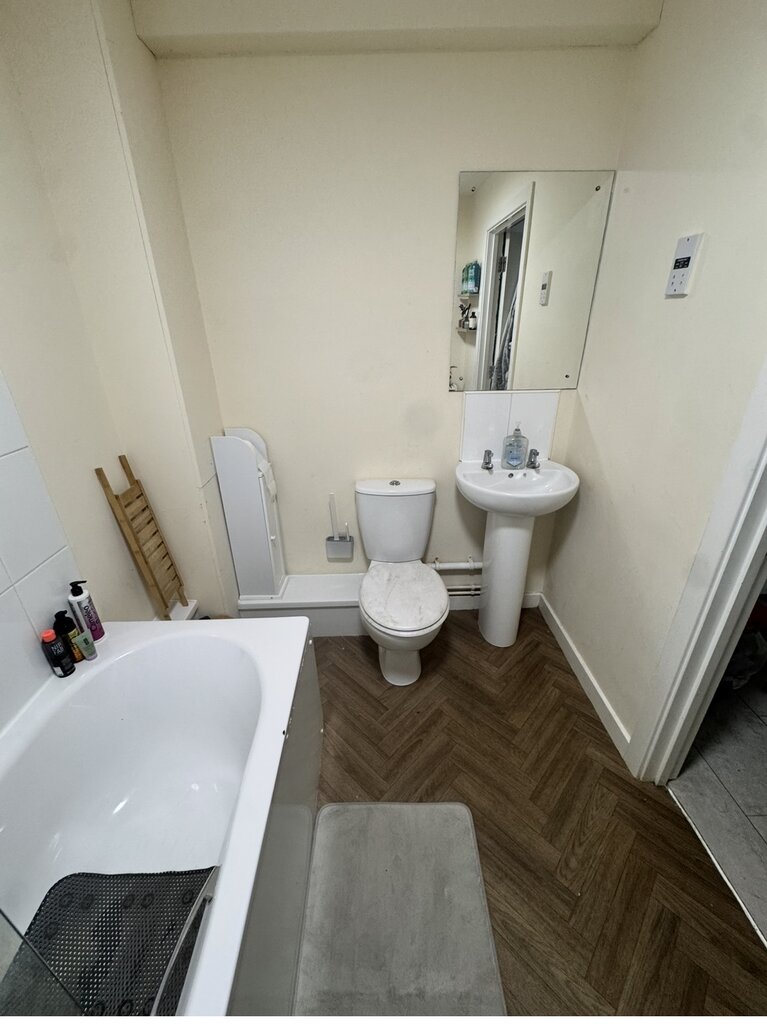 Photo 4 of Manchester property