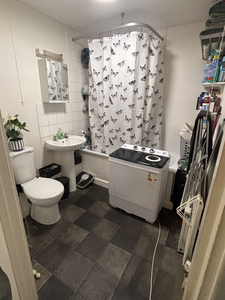 Photo 4 of London property