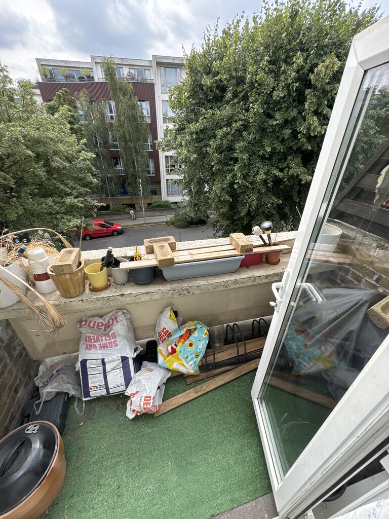 Photo 4 of London property
