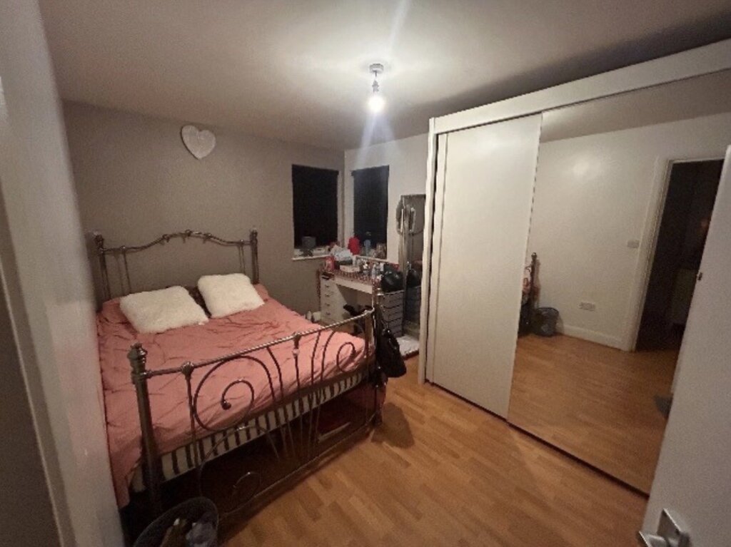 Photo 4 of London property