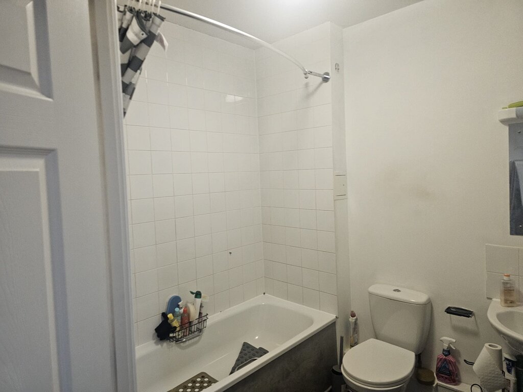 Photo 4 of Rainham property
