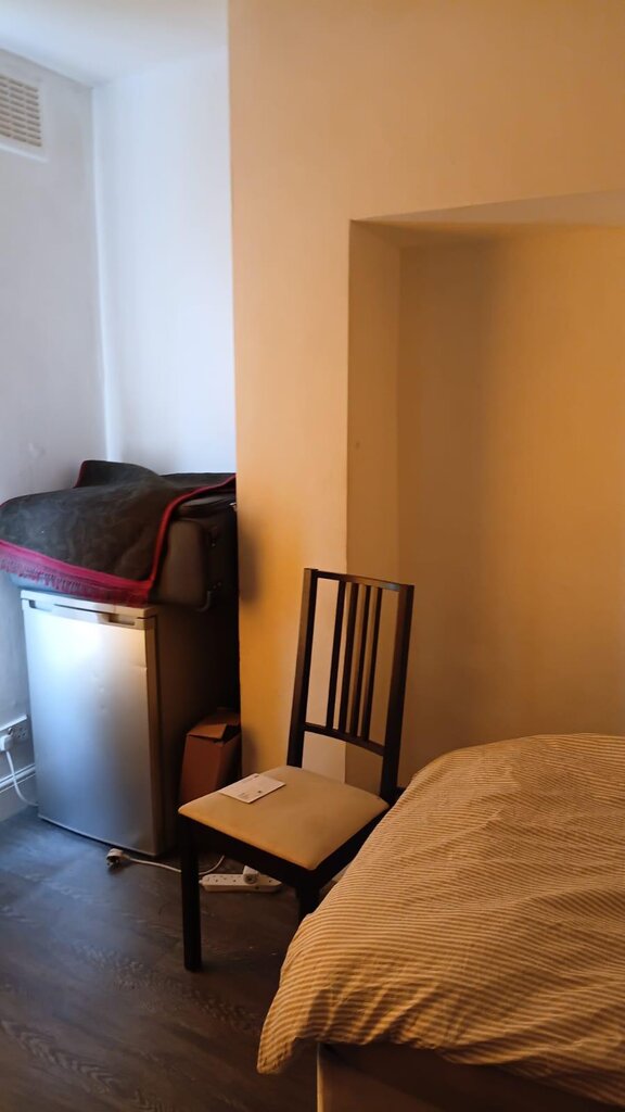 Photo 4 of London property