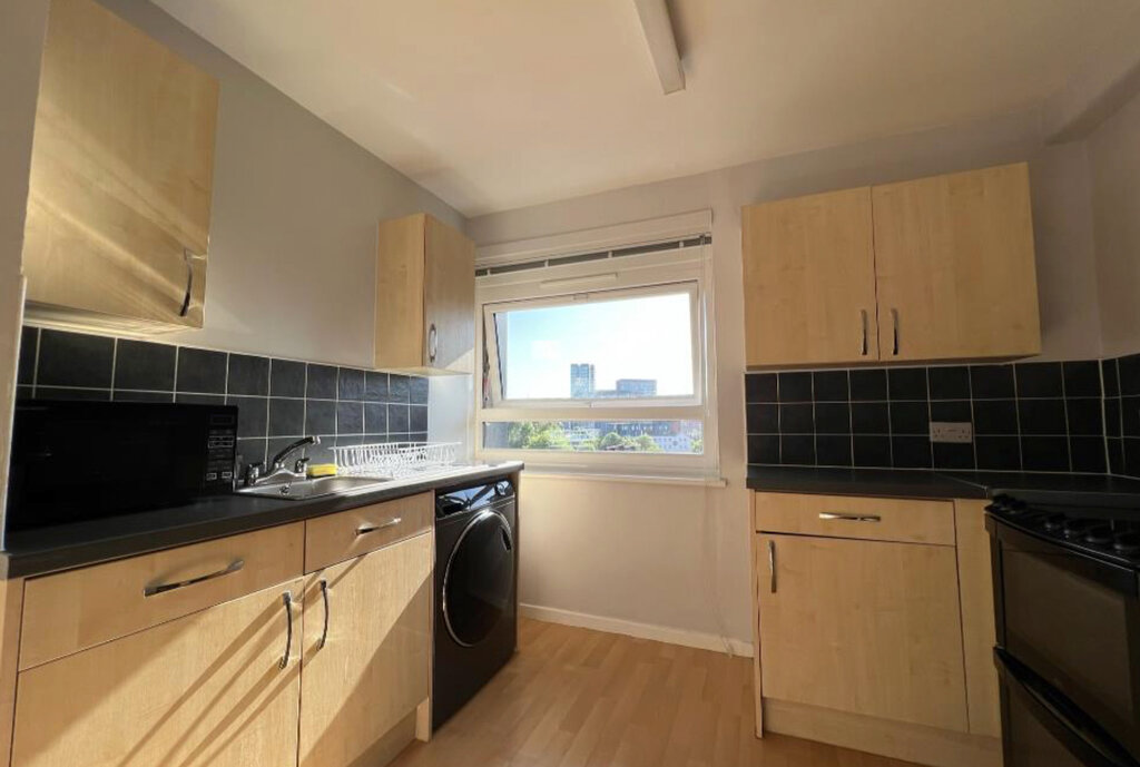 Photo 3 of Salford property