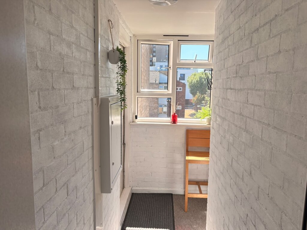 Photo 4 of Croydon property