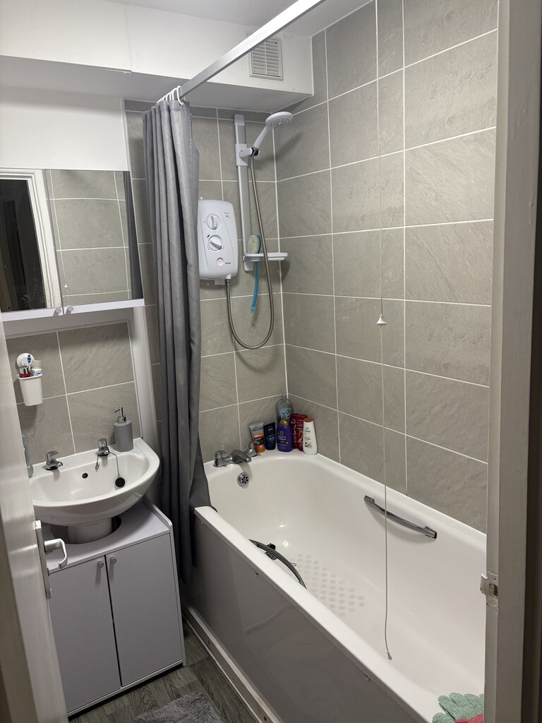 Photo 4 of Basildon property
