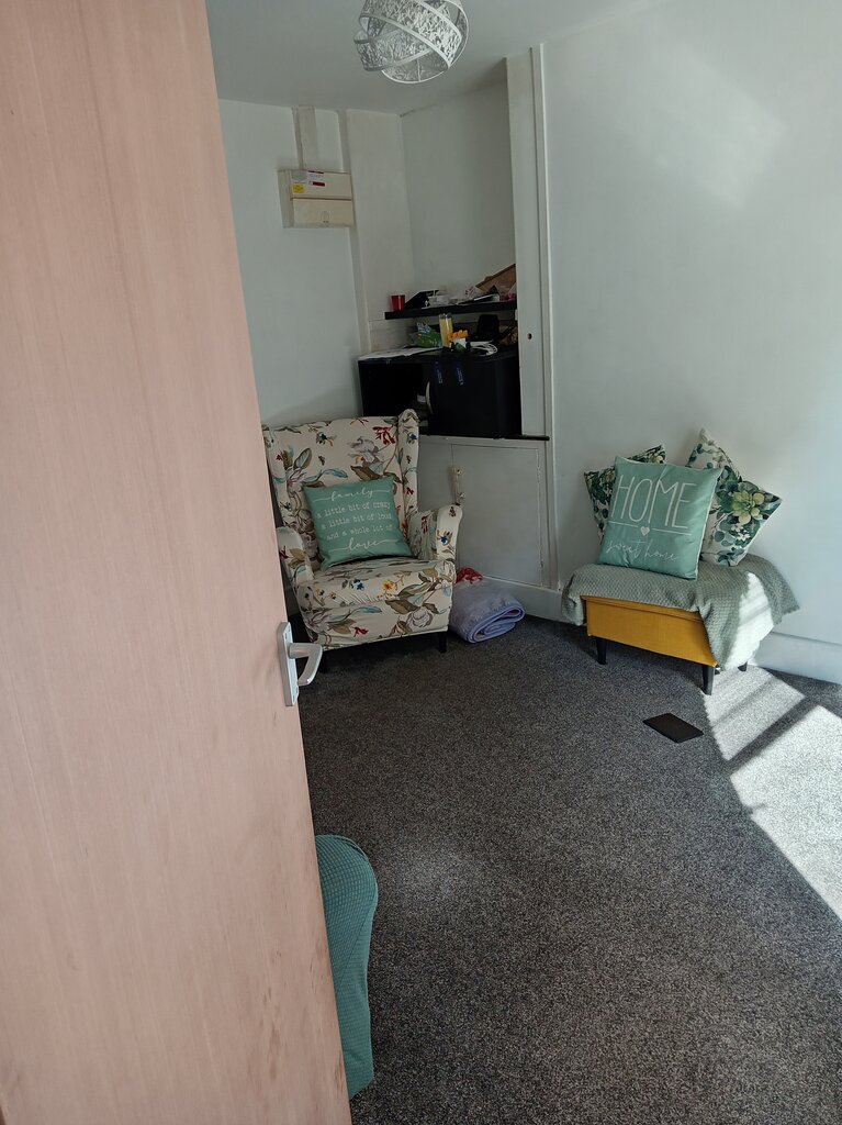 Photo 2 of Hinckley property