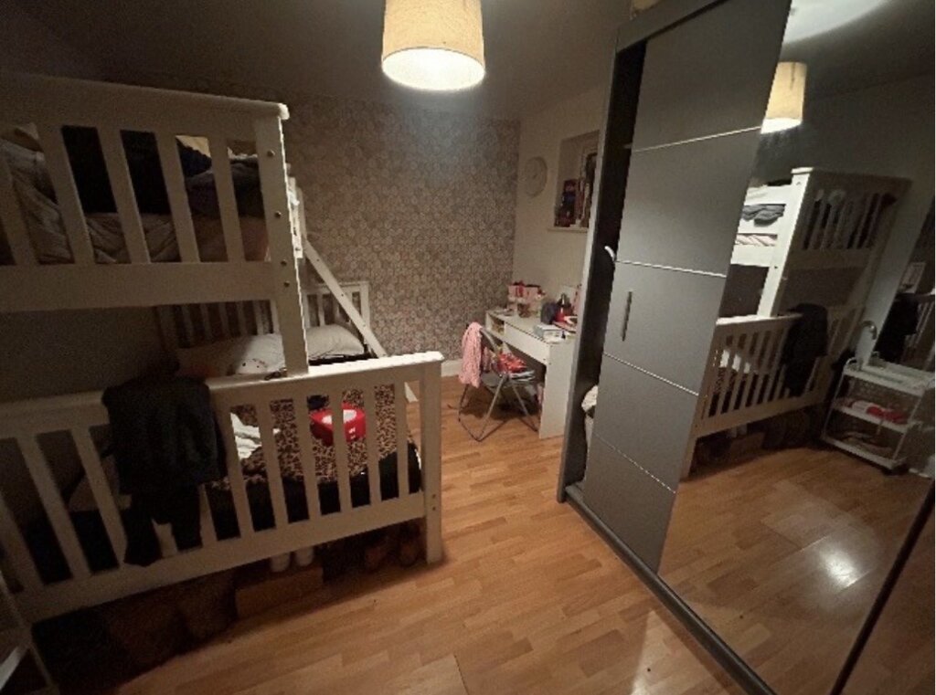 Photo 5 of London property