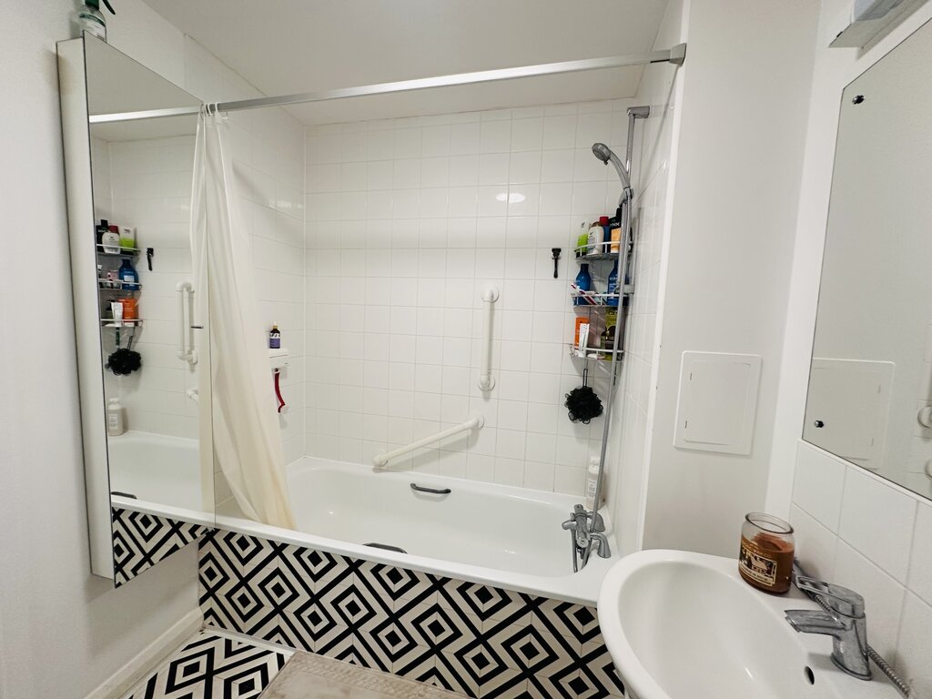 Photo 5 of London property