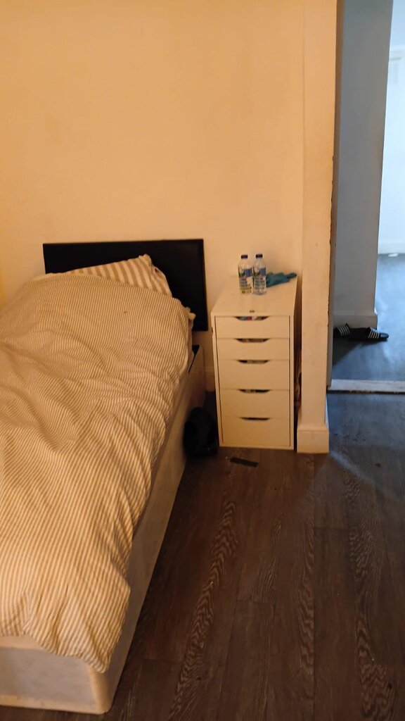Photo 5 of London property