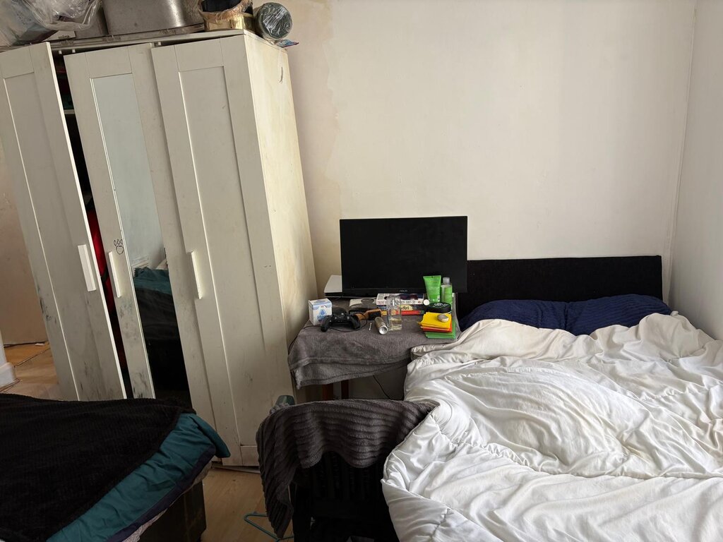 Photo 3 of London property