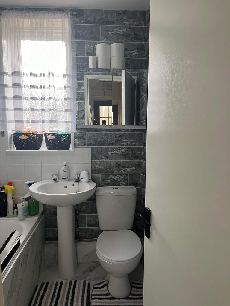 Photo 4 of London property