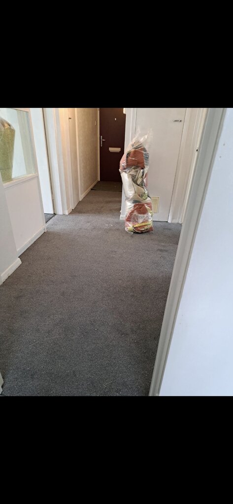 Photo 5 of Chessington property