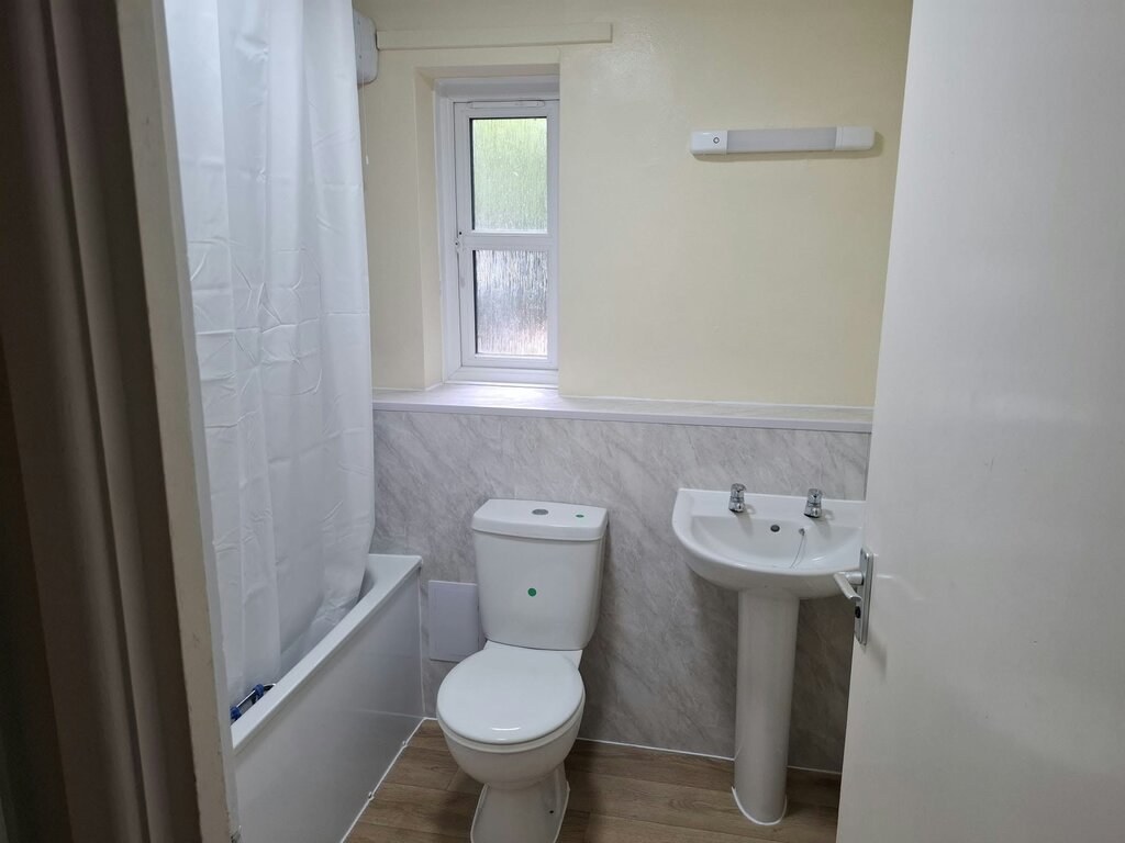 Photo 4 of Winchester property