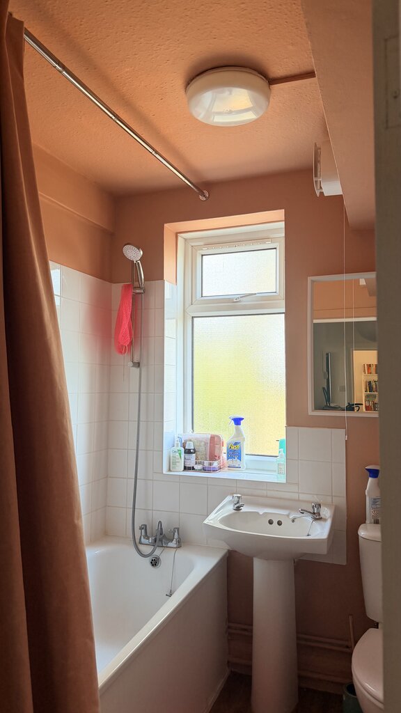 Photo 4 of London property