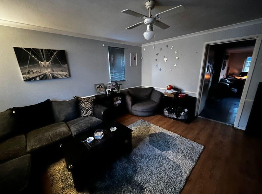 Photo 4 of Chigwell property