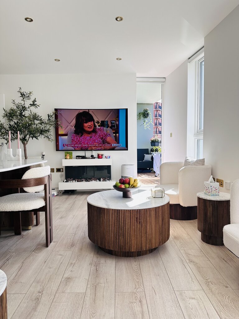 Photo 3 of London property