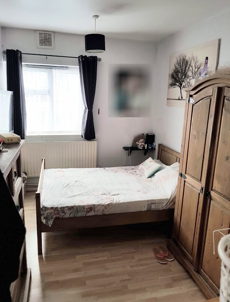 Photo 4 of London property