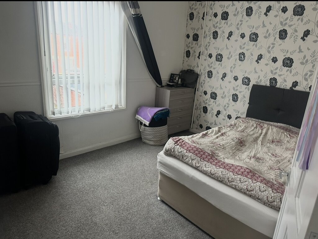 Photo 4 of Reddish property