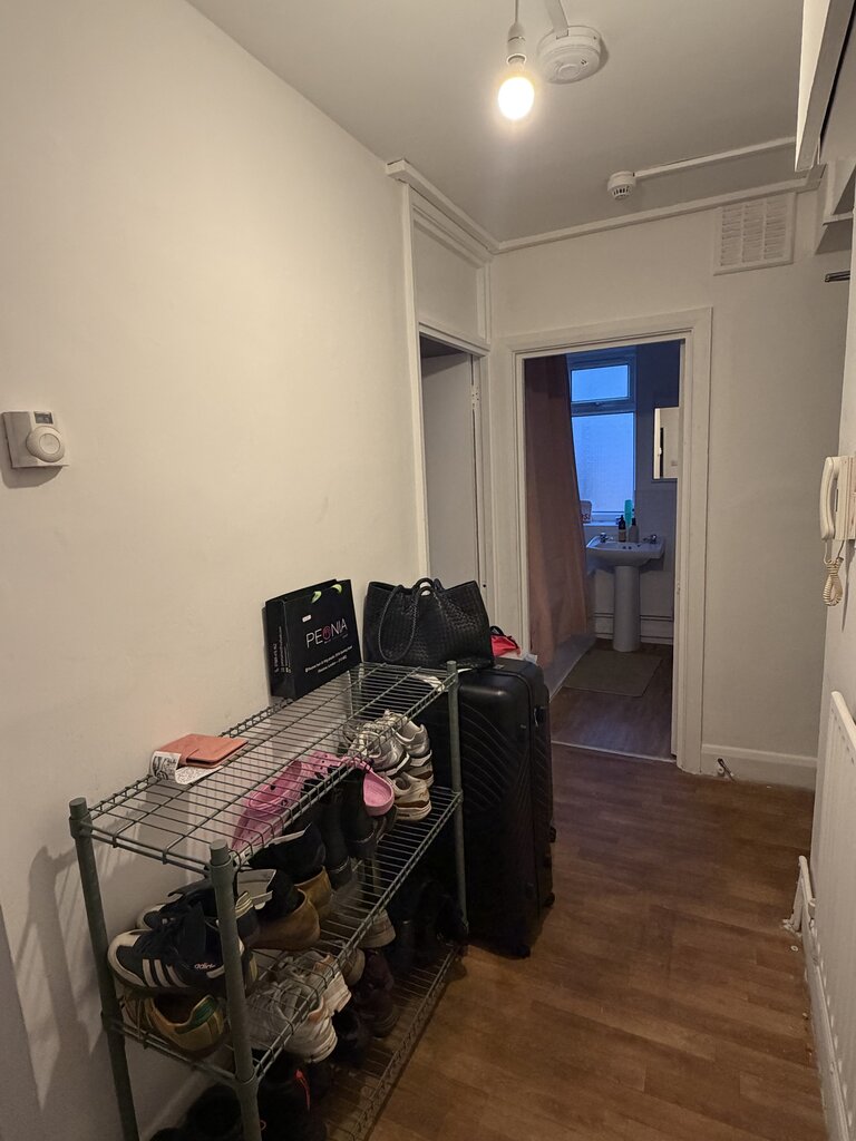 Photo 3 of London property