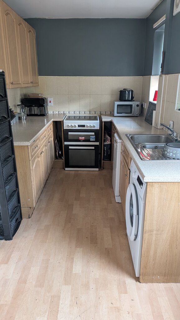 Photo 4 of Castleford property