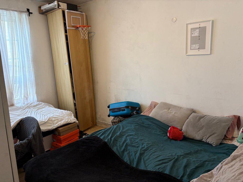 Photo 2 of London property