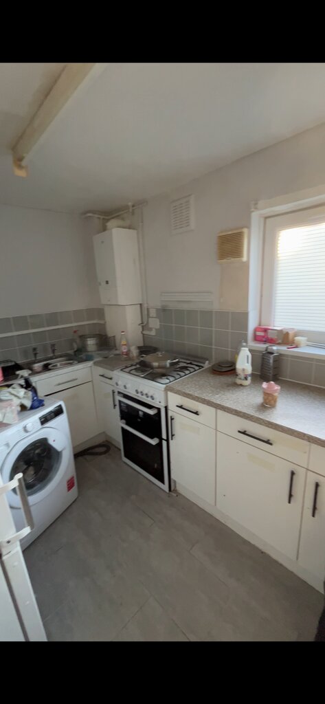 Photo 3 of London property